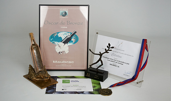 Trophées et diplômes récompensant les innovations Maubrac