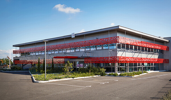 Les locaux Maubrac à Saint-Loubès, reconnaissables à leur façade rouge